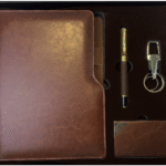 Coffret Agenda VIP 16x22 cm en similicuir et 3 Accessoires Complets Couleur au Choix