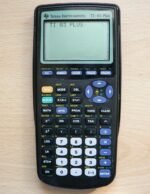 Calculatrice scientifique TEXAS Instruments TI-83 Plus  8 à 16 lignes – Image 2